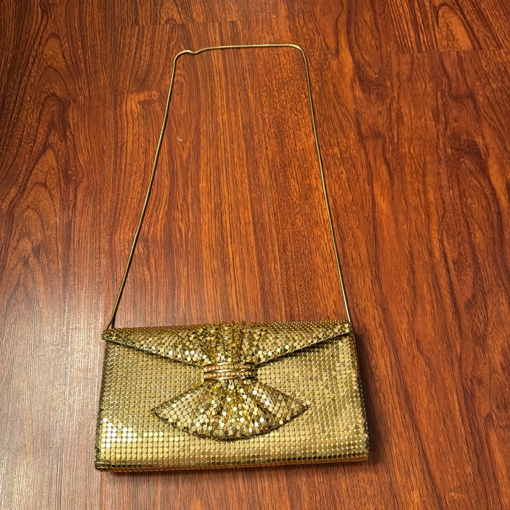 Jotta gold mesh clutch